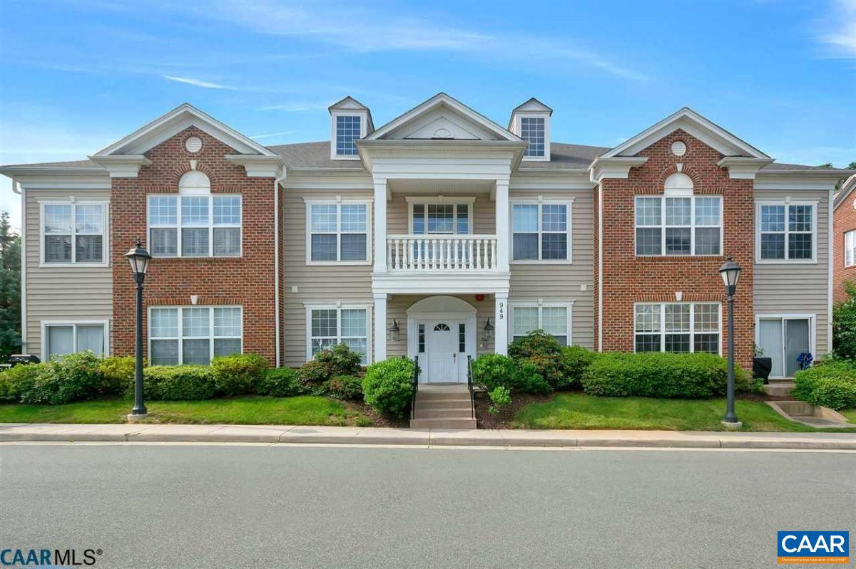 949 GLENWOOD STATION LN #103, CHARLOTTESVILLE, Virginia 22901, 2 Bedrooms Bedrooms, ,2 BathroomsBathrooms,Residential,For sale,949 GLENWOOD STATION LN #103,656613 MLS # 656613