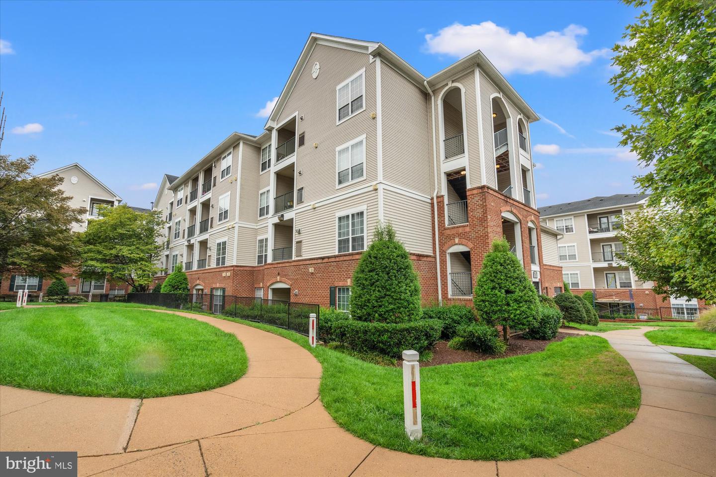 4852 EISENHOWER AVE #438, ALEXANDRIA, Virginia 22304, 2 Bedrooms Bedrooms, ,1 BathroomBathrooms,Residential,For sale,4852 EISENHOWER AVE #438,VAAX2038192 MLS # VAAX2038192