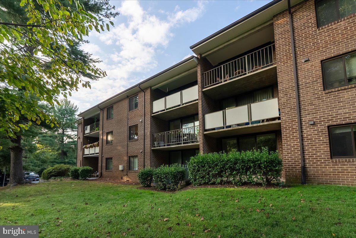 1418 NORTHGATE SQ, RESTON, Virginia 20190, 2 Bedrooms Bedrooms, ,2 BathroomsBathrooms,Residential,For sale,1418 NORTHGATE SQ,VAFX2203160 MLS # VAFX2203160