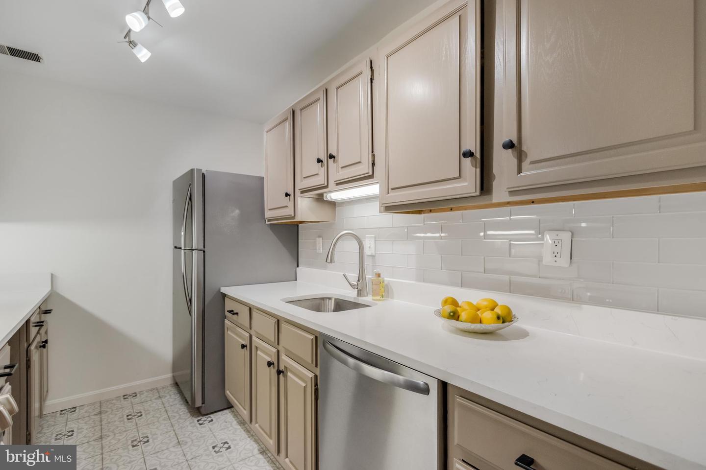 1325 13TH ST NW #3, WASHINGTON, District Of Columbia 20005, 2 Bedrooms Bedrooms, ,2 BathroomsBathrooms,Residential,For sale,1325 13TH ST NW #3,DCDC2159000 MLS # DCDC2159000