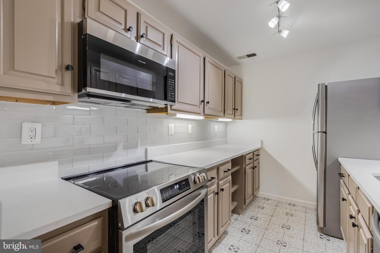 1325 13TH ST NW #3, WASHINGTON, District Of Columbia 20005, 2 Bedrooms Bedrooms, ,2 BathroomsBathrooms,Residential,For sale,1325 13TH ST NW #3,DCDC2159000 MLS # DCDC2159000