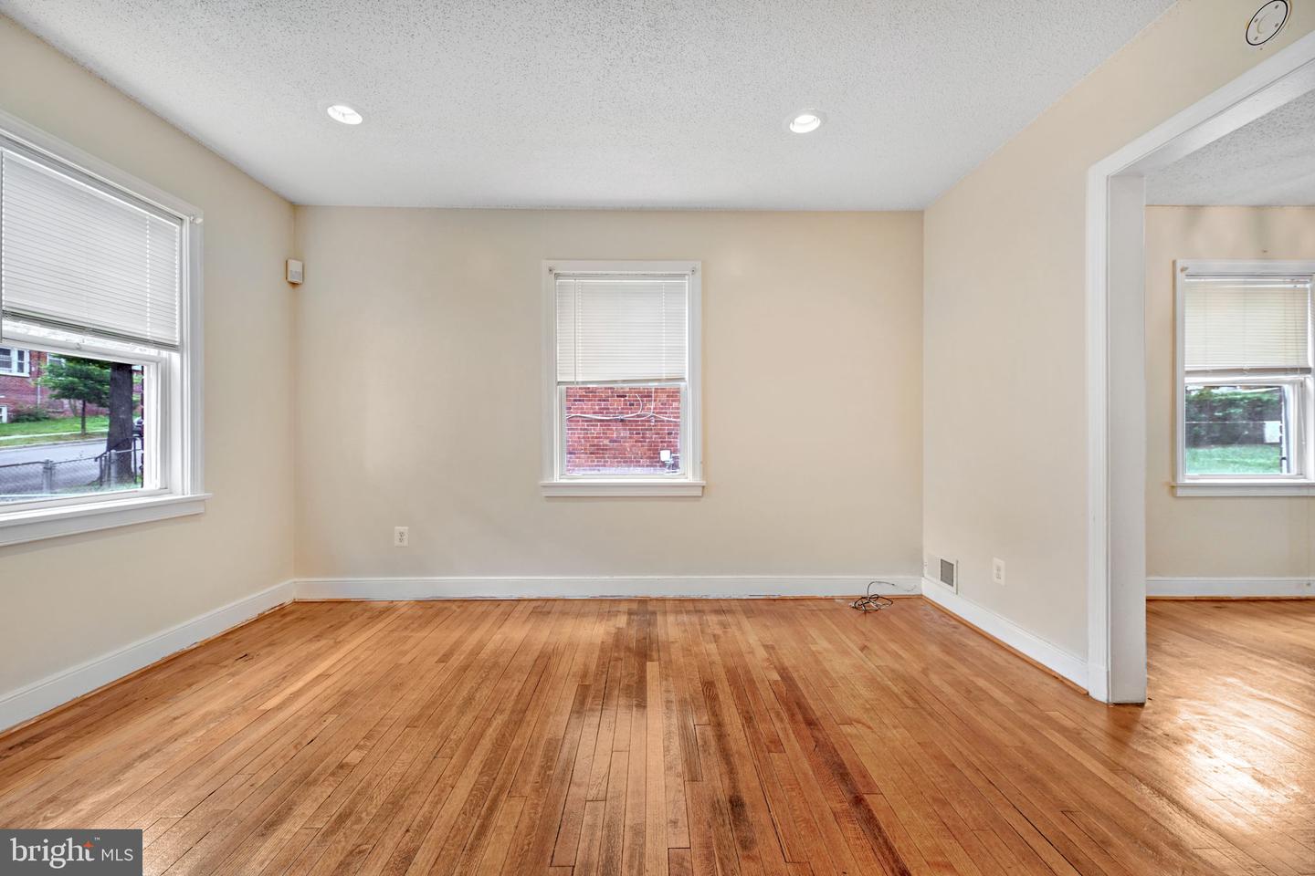 423 CHAPLIN ST SE, WASHINGTON, District Of Columbia 20019, 3 Bedrooms Bedrooms, ,1 BathroomBathrooms,Residential,For sale,423 CHAPLIN ST SE,DCDC2151582 MLS # DCDC2151582