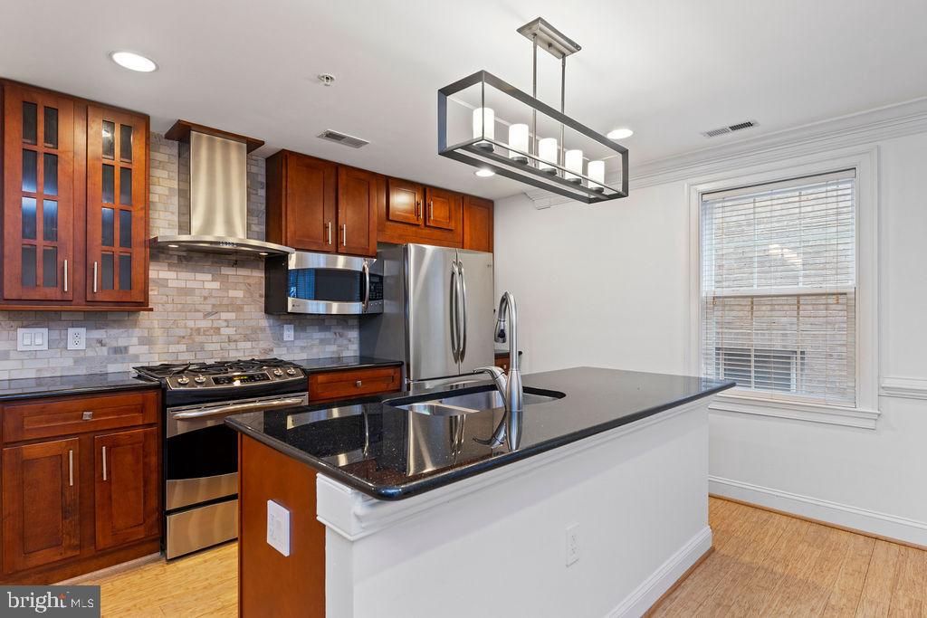 5231 CONNECTICUT AVE NW #202, WASHINGTON, District Of Columbia 20015, 2 Bedrooms Bedrooms, 5 Rooms Rooms,2 BathroomsBathrooms,Residential,For sale,5231 CONNECTICUT AVE NW #202,DCDC2141212 MLS # DCDC2141212