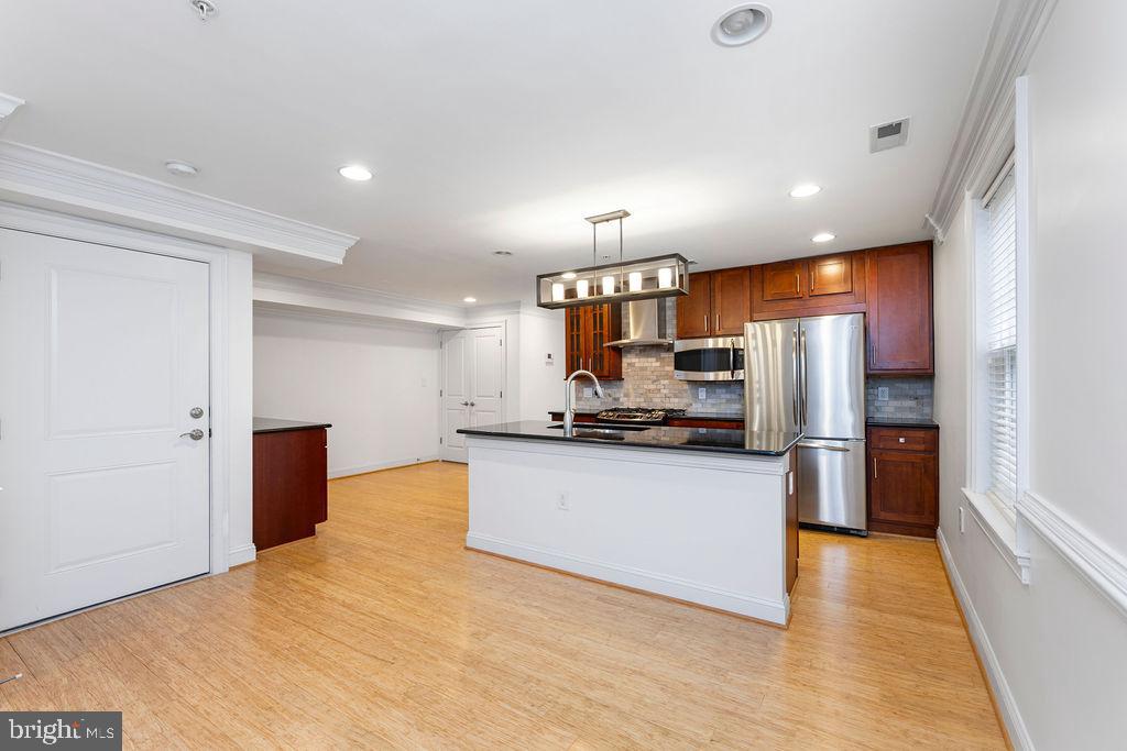 5231 CONNECTICUT AVE NW #202, WASHINGTON, District Of Columbia 20015, 2 Bedrooms Bedrooms, 5 Rooms Rooms,2 BathroomsBathrooms,Residential,For sale,5231 CONNECTICUT AVE NW #202,DCDC2141212 MLS # DCDC2141212