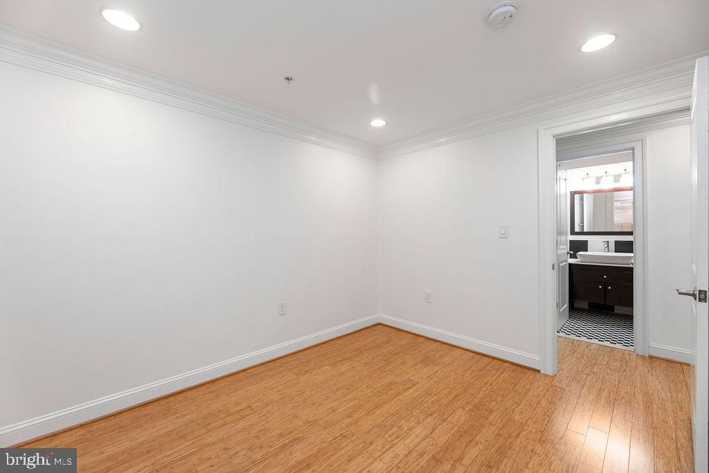 5231 CONNECTICUT AVE NW #202, WASHINGTON, District Of Columbia 20015, 2 Bedrooms Bedrooms, 5 Rooms Rooms,2 BathroomsBathrooms,Residential,For sale,5231 CONNECTICUT AVE NW #202,DCDC2141212 MLS # DCDC2141212