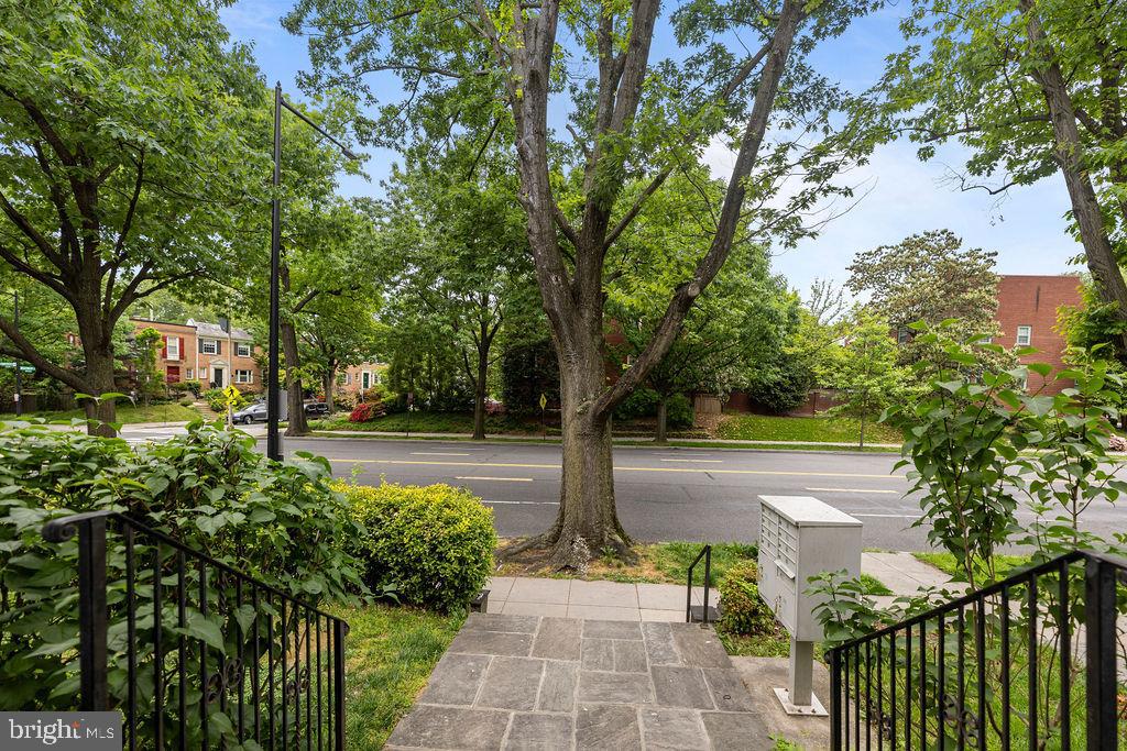 5231 CONNECTICUT AVE NW #202, WASHINGTON, District Of Columbia 20015, 2 Bedrooms Bedrooms, 5 Rooms Rooms,2 BathroomsBathrooms,Residential,For sale,5231 CONNECTICUT AVE NW #202,DCDC2141212 MLS # DCDC2141212