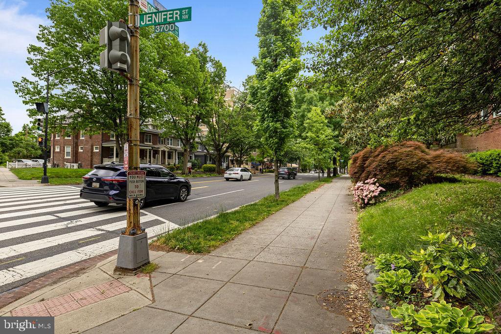 5231 CONNECTICUT AVE NW #202, WASHINGTON, District Of Columbia 20015, 2 Bedrooms Bedrooms, 5 Rooms Rooms,2 BathroomsBathrooms,Residential,For sale,5231 CONNECTICUT AVE NW #202,DCDC2141212 MLS # DCDC2141212