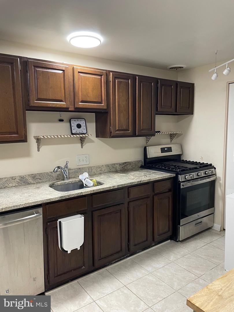 12715 GORDON BLVD #105, WOODBRIDGE, Virginia 22192, 2 Bedrooms Bedrooms, ,2 BathroomsBathrooms,Residential,For sale,12715 GORDON BLVD #105,VAPW2077940 MLS # VAPW2077940