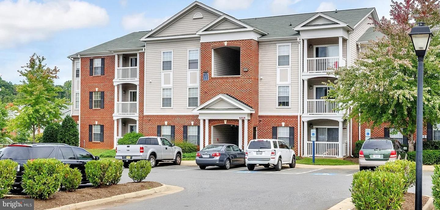 192 YELLOWSTONE DR #205, CHARLOTTESVILLE, Virginia 22903, 2 Bedrooms Bedrooms, ,2 BathroomsBathrooms,Residential,For sale,192 YELLOWSTONE DR #205,VAAB2000748 MLS # VAAB2000748