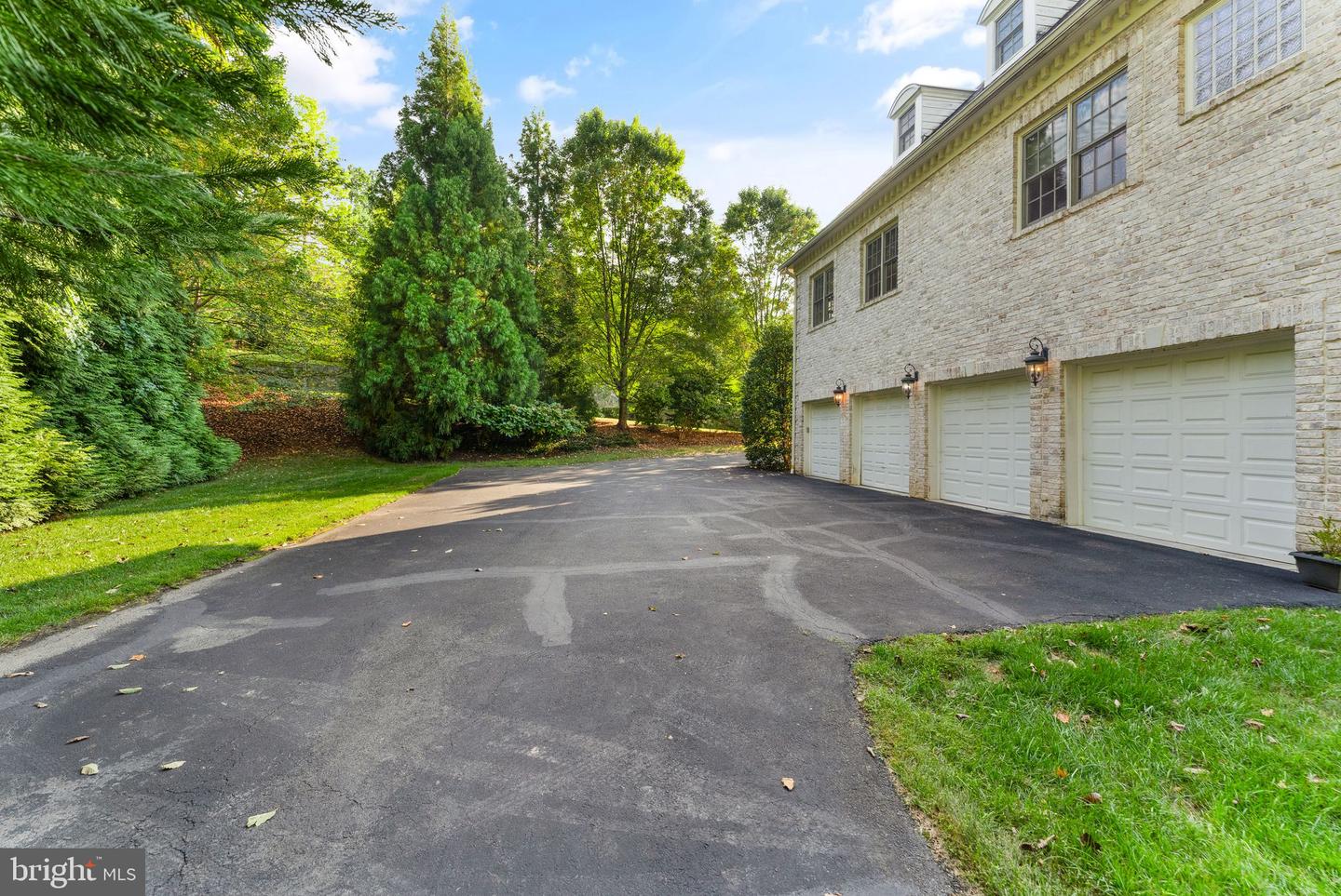 1034 FOUNDERS RIDGE LN, MCLEAN, Virginia 22102, 7 Bedrooms Bedrooms, ,7 BathroomsBathrooms,Residential,For sale,1034 FOUNDERS RIDGE LN,VAFX2203442 MLS # VAFX2203442