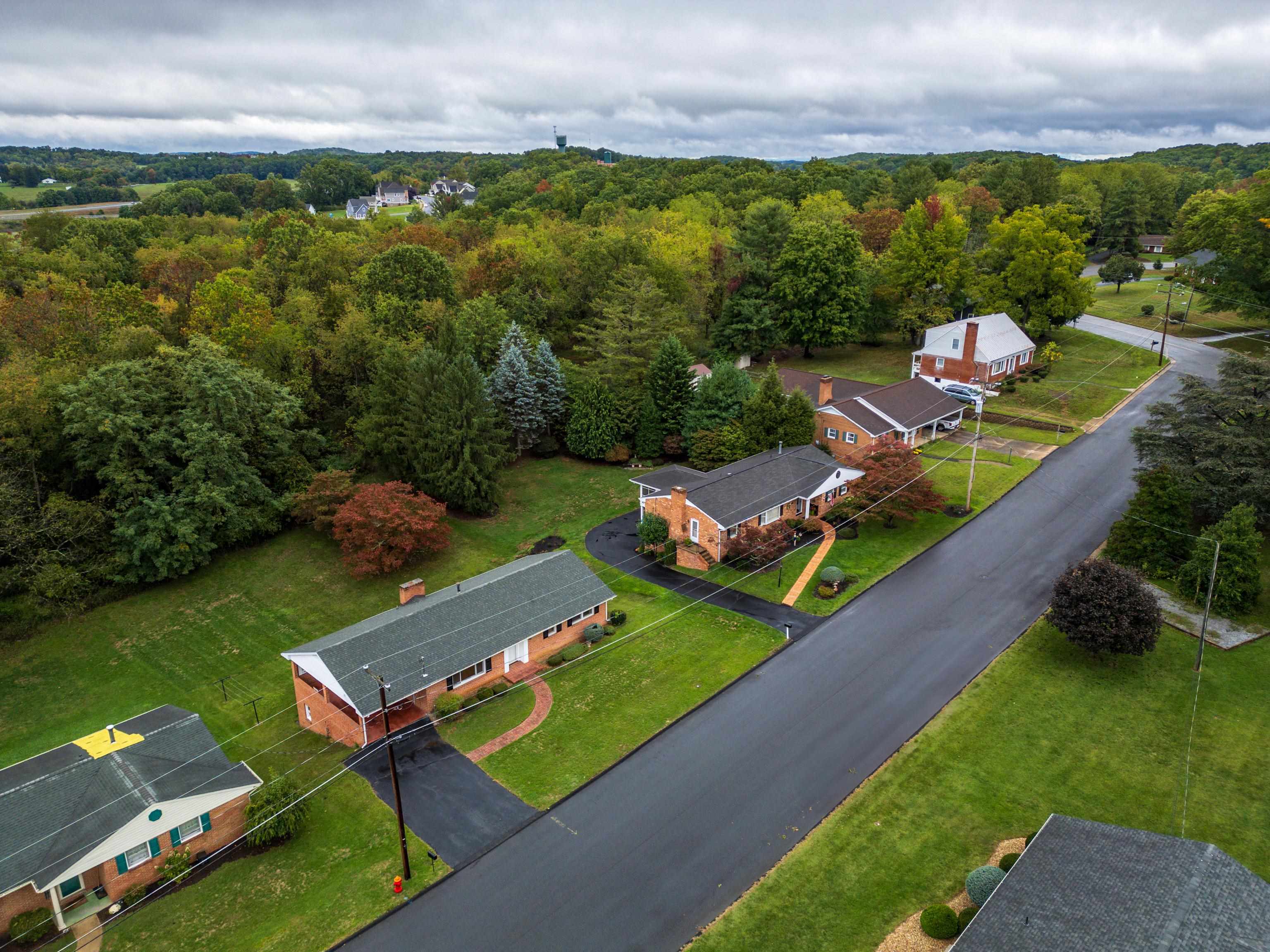 409 CARDINAL ST, STAUNTON, Virginia 24401, 3 Bedrooms Bedrooms, ,2 BathroomsBathrooms,Residential,409 CARDINAL ST,657211 MLS # 657211