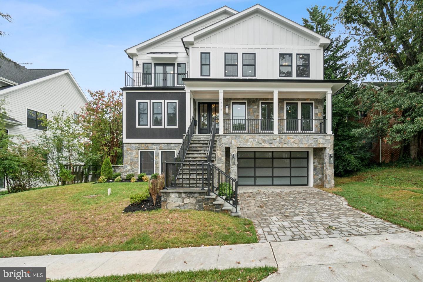 4929 34TH RD N, ARLINGTON, Virginia 22207, 5 Bedrooms Bedrooms, ,5 BathroomsBathrooms,Residential,For sale,4929 34TH RD N,VAAR2049058 MLS # VAAR2049058