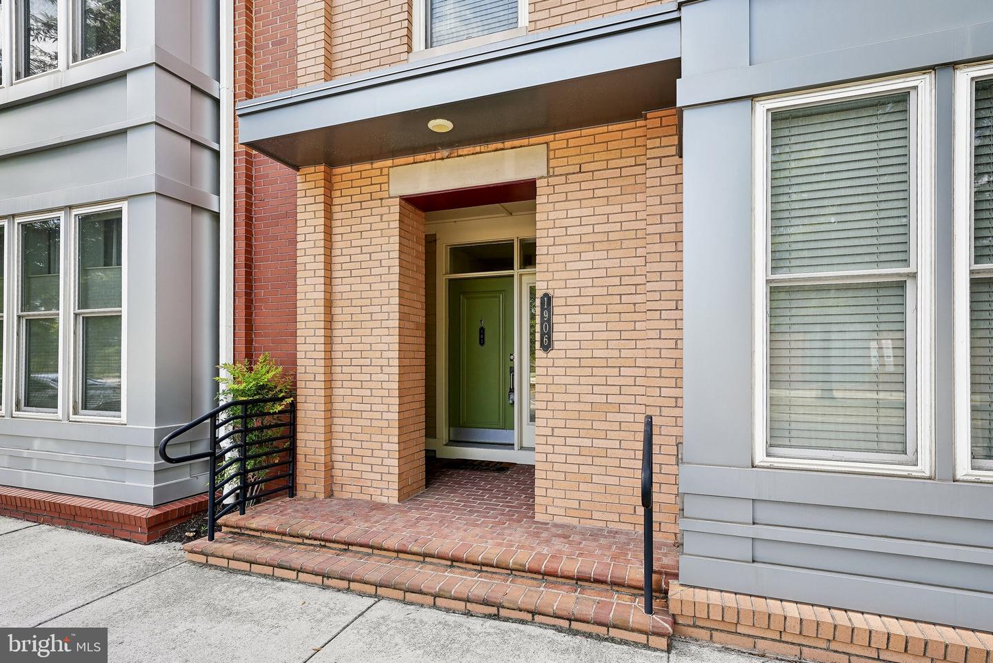 1906 POTOMAC AVE #102, ALEXANDRIA, Virginia 22301, 3 Bedrooms Bedrooms, ,2 BathroomsBathrooms,Residential,For sale,1906 POTOMAC AVE #102,VAAX2038098 MLS # VAAX2038098