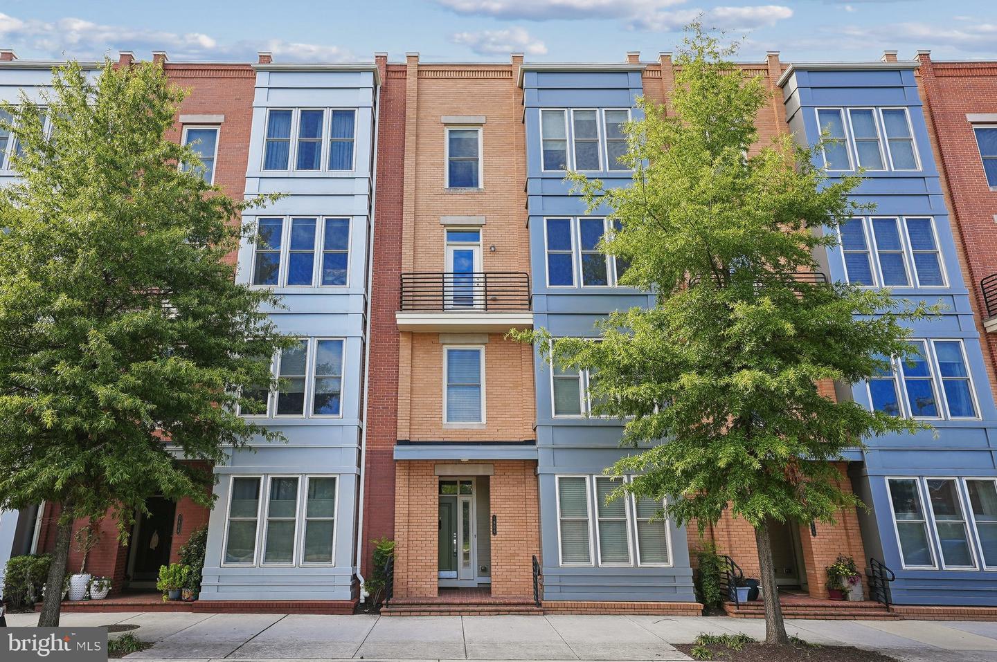 1906 POTOMAC AVE #102, ALEXANDRIA, Virginia 22301, 3 Bedrooms Bedrooms, ,2 BathroomsBathrooms,Residential,For sale,1906 POTOMAC AVE #102,VAAX2038098 MLS # VAAX2038098