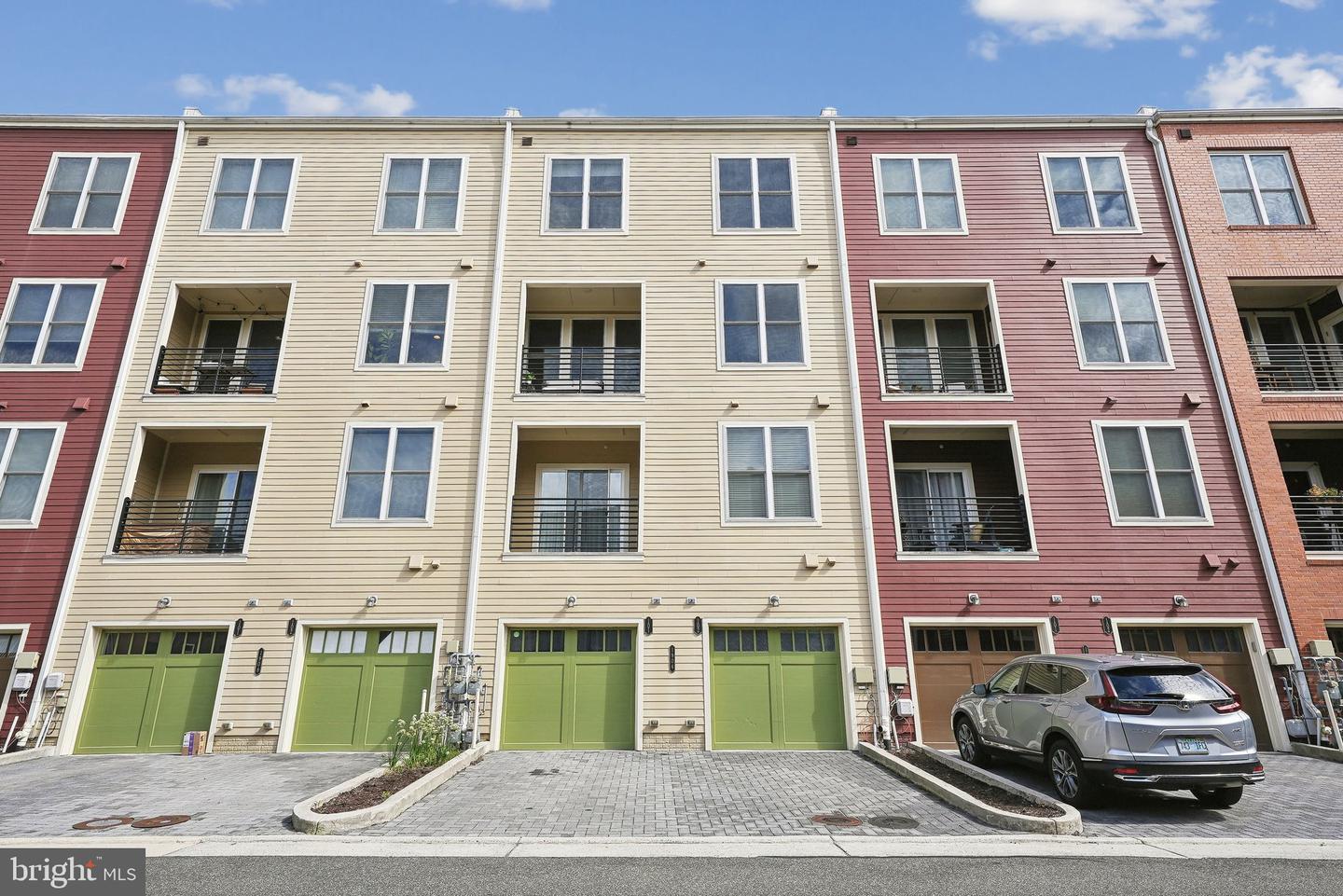 1906 POTOMAC AVE #102, ALEXANDRIA, Virginia 22301, 3 Bedrooms Bedrooms, ,2 BathroomsBathrooms,Residential,For sale,1906 POTOMAC AVE #102,VAAX2038098 MLS # VAAX2038098