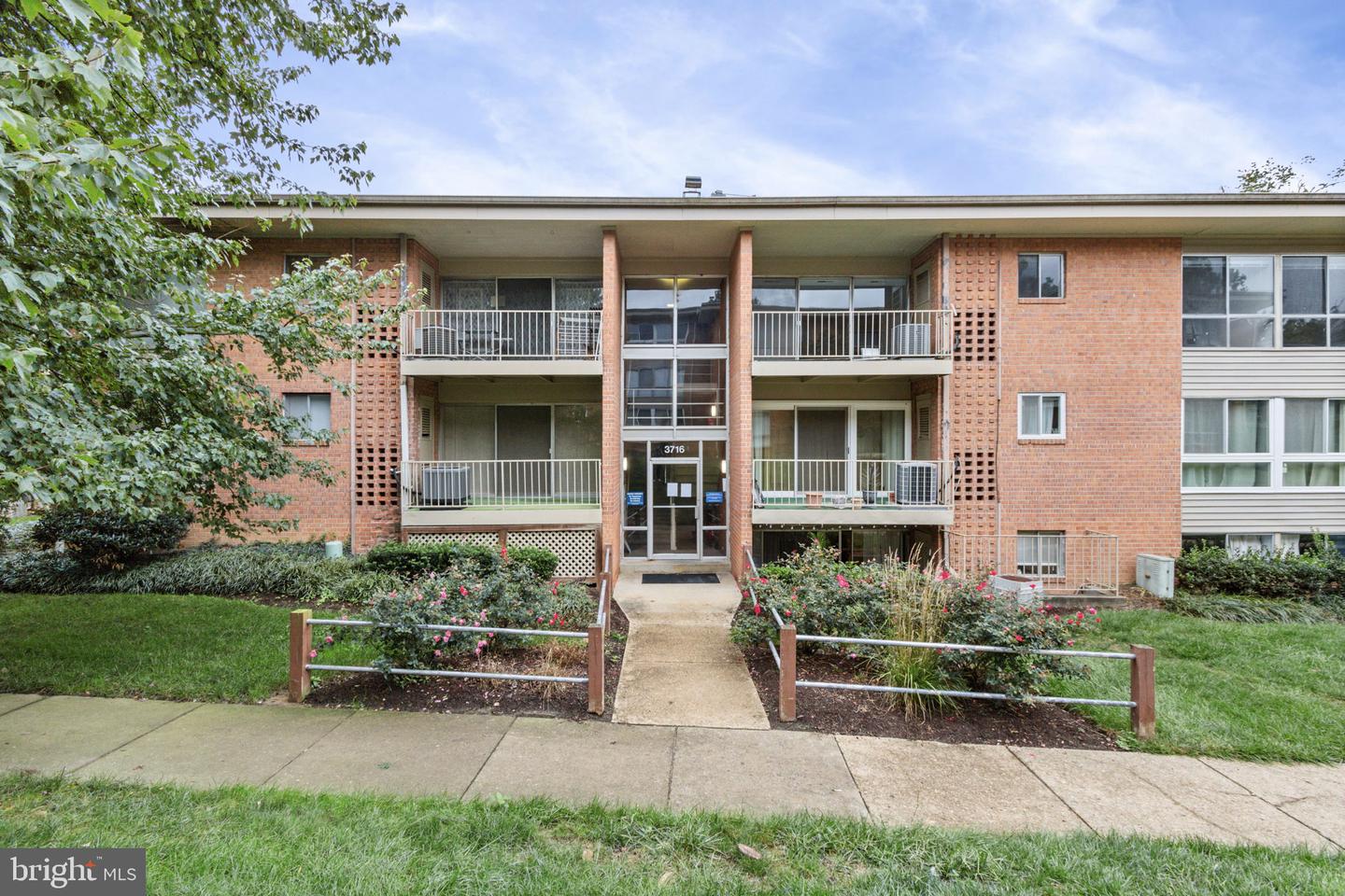 3716 ROSSER #3716-204, ALEXANDRIA, Virginia 22311, 3 Bedrooms Bedrooms, ,1 BathroomBathrooms,Residential,For sale,3716 ROSSER #3716-204,VAFX2203606 MLS # VAFX2203606