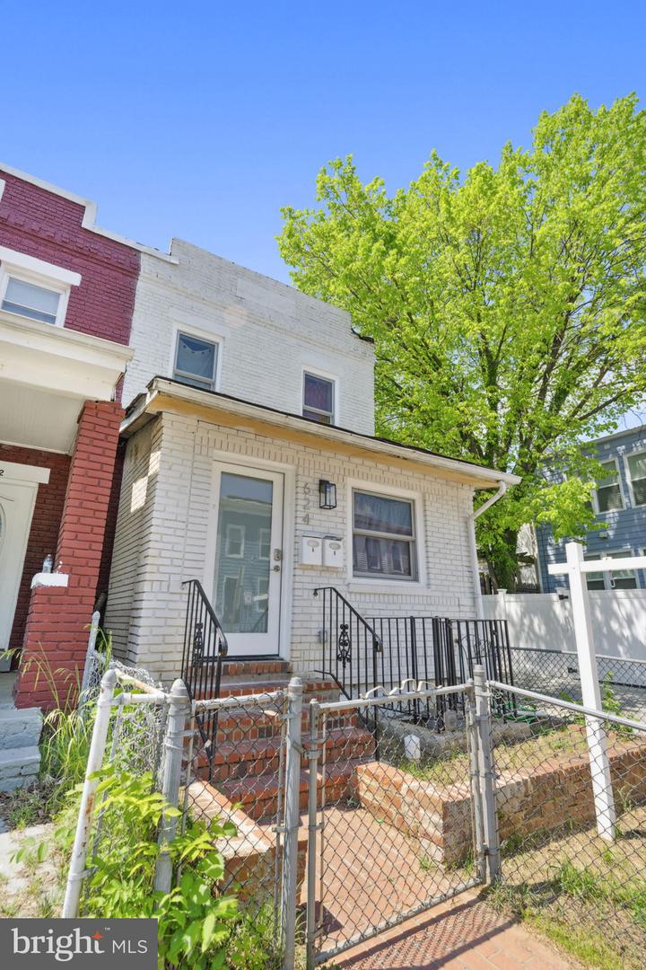 624 20TH ST NE, WASHINGTON, District Of Columbia 20002, 5 Bedrooms Bedrooms, ,3 BathroomsBathrooms,Residential,For sale,624 20TH ST NE,DCDC2161348 MLS # DCDC2161348