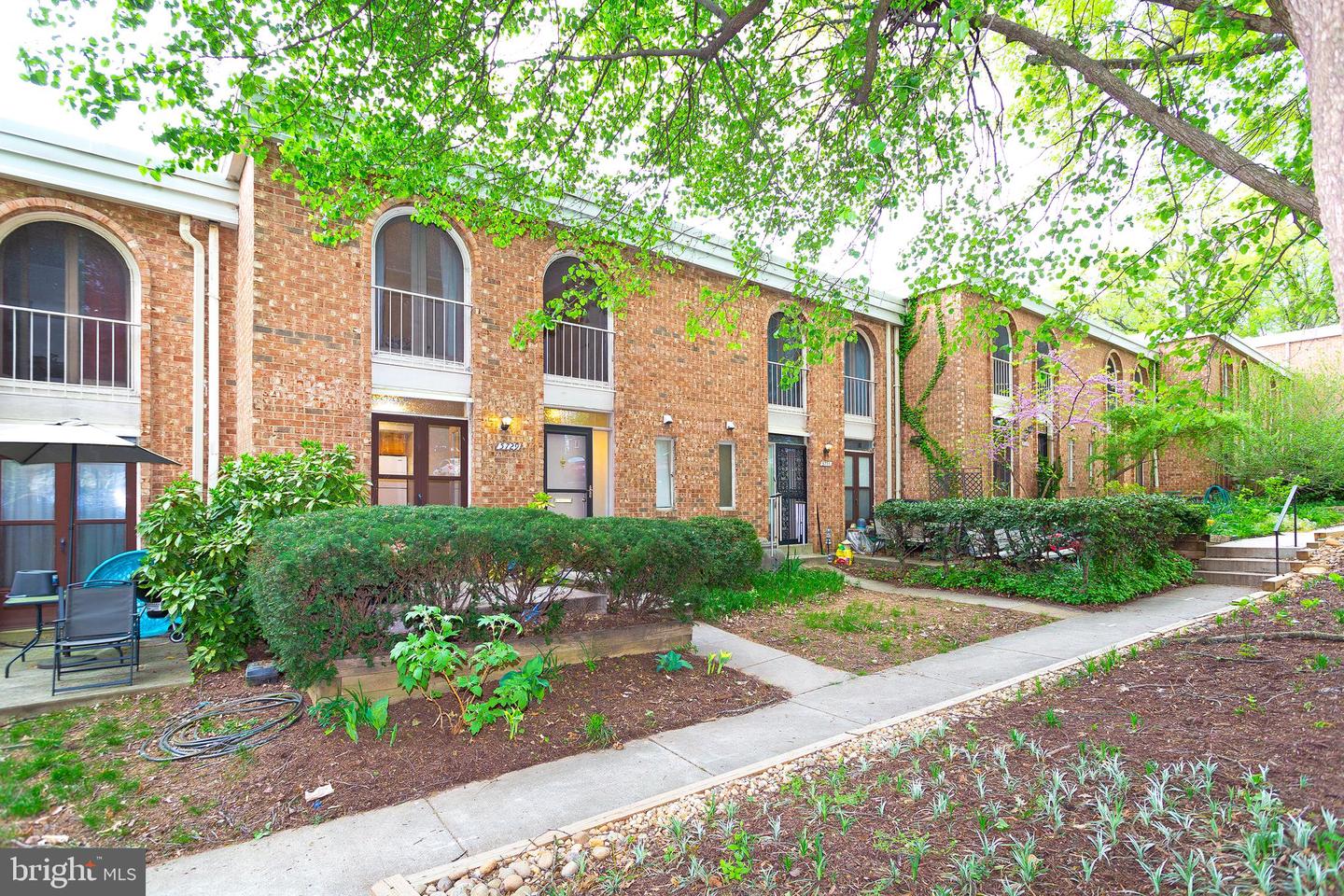 5729 N KINGS HWY #351, ALEXANDRIA, Virginia 22303, 3 Bedrooms Bedrooms, ,1 BathroomBathrooms,Residential,For sale,5729 N KINGS HWY #351,VAFX2188664 MLS # VAFX2188664