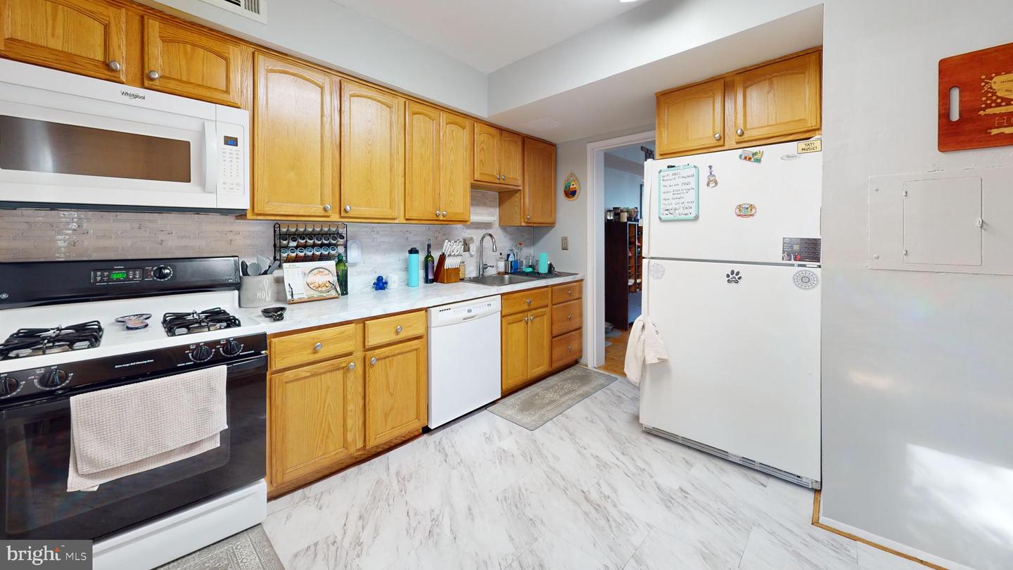 5729 N KINGS HWY #351, ALEXANDRIA, Virginia 22303, 3 Bedrooms Bedrooms, ,1 BathroomBathrooms,Residential,For sale,5729 N KINGS HWY #351,VAFX2188664 MLS # VAFX2188664