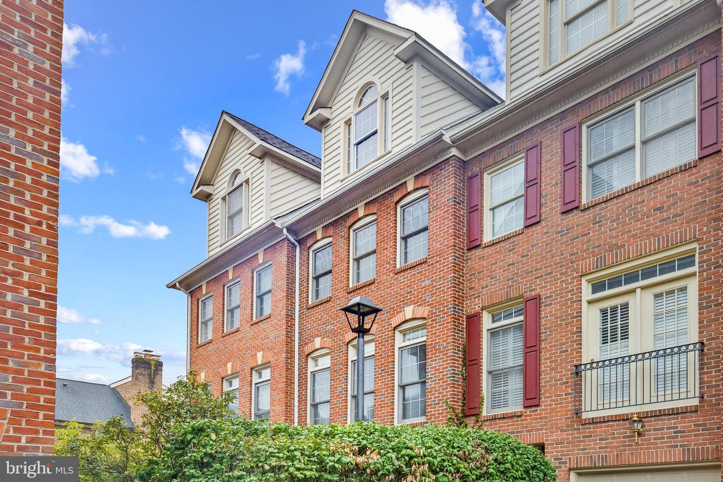 1114 N STAFFORD ST #B, ARLINGTON, Virginia 22201, 4 Bedrooms Bedrooms, ,3 BathroomsBathrooms,Residential,For sale,1114 N STAFFORD ST #B,VAAR2046698 MLS # VAAR2046698