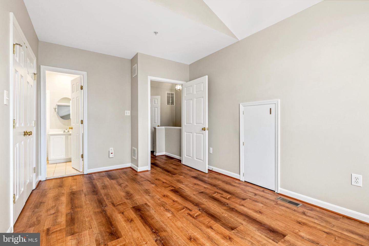 1114 N STAFFORD ST #B, ARLINGTON, Virginia 22201, 4 Bedrooms Bedrooms, ,3 BathroomsBathrooms,Residential,For sale,1114 N STAFFORD ST #B,VAAR2046698 MLS # VAAR2046698