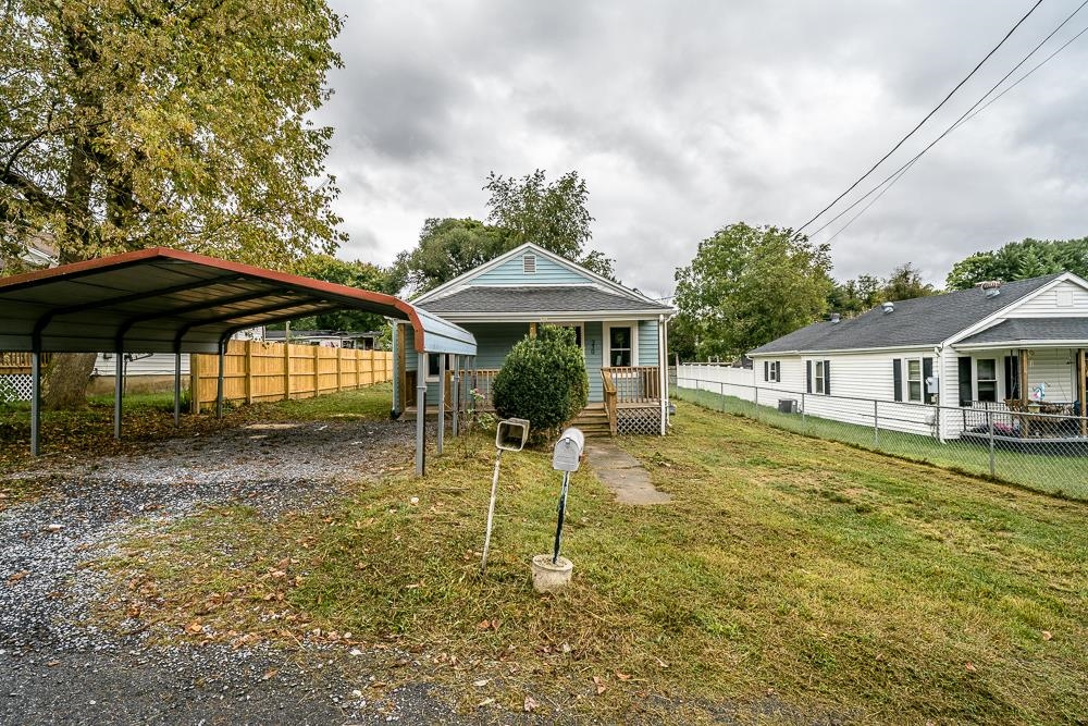 230 E 39TH ST, BUENA VISTA, Virginia 24416, 2 Bedrooms Bedrooms, ,1 BathroomBathrooms,Residential,230 E 39TH ST,657234 MLS # 657234