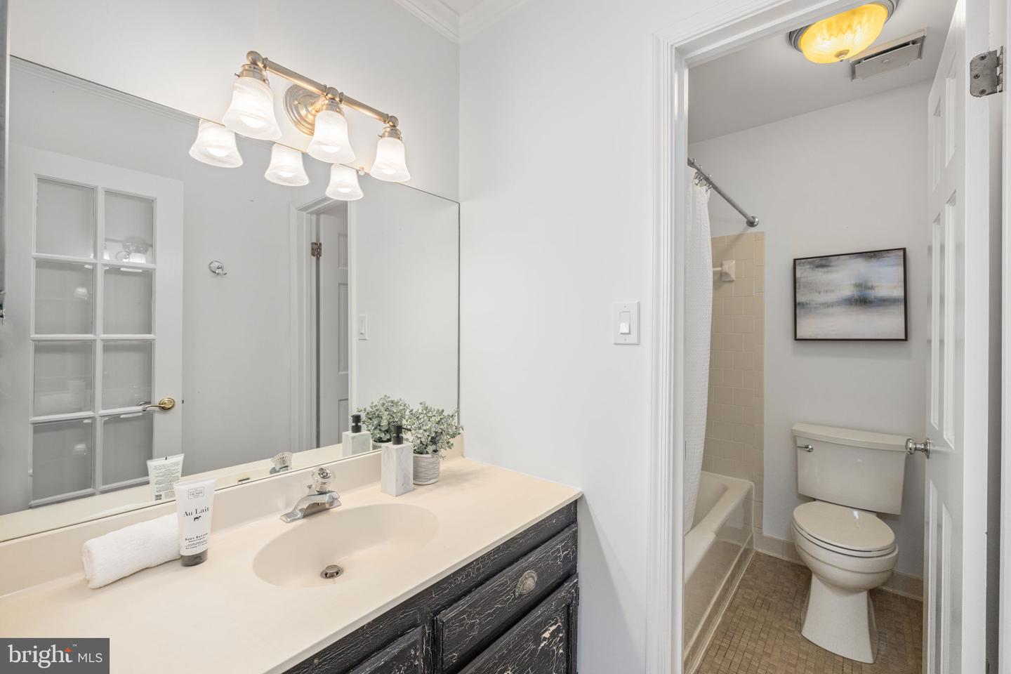 419 S COLUMBUS ST, ALEXANDRIA, Virginia 22314, 2 Bedrooms Bedrooms, ,2 BathroomsBathrooms,Residential,For sale,419 S COLUMBUS ST,VAAX2037556 MLS # VAAX2037556