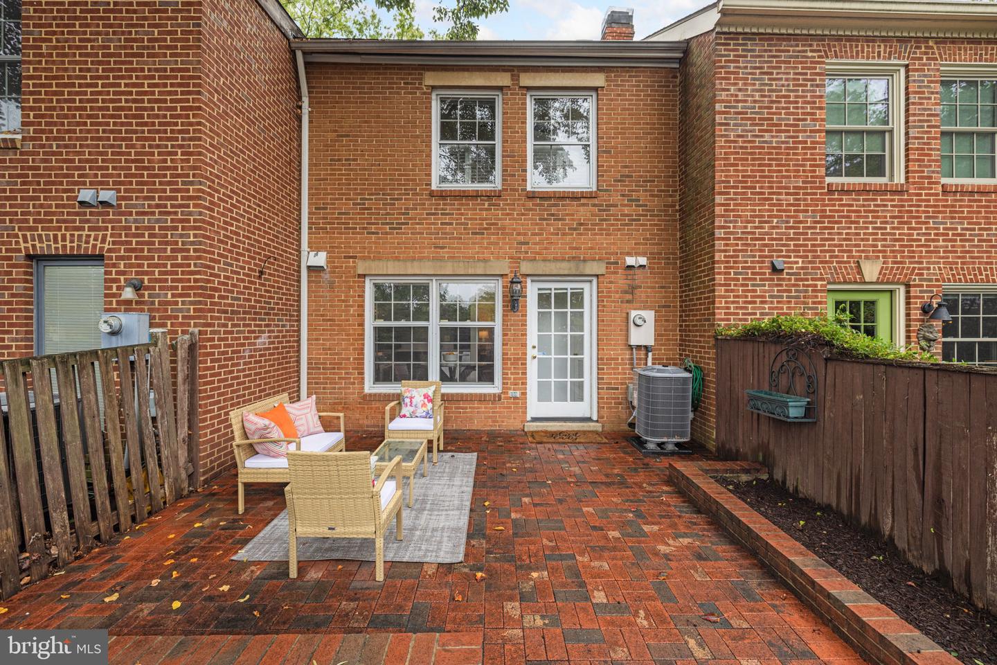 419 S COLUMBUS ST, ALEXANDRIA, Virginia 22314, 2 Bedrooms Bedrooms, ,2 BathroomsBathrooms,Residential,For sale,419 S COLUMBUS ST,VAAX2037556 MLS # VAAX2037556