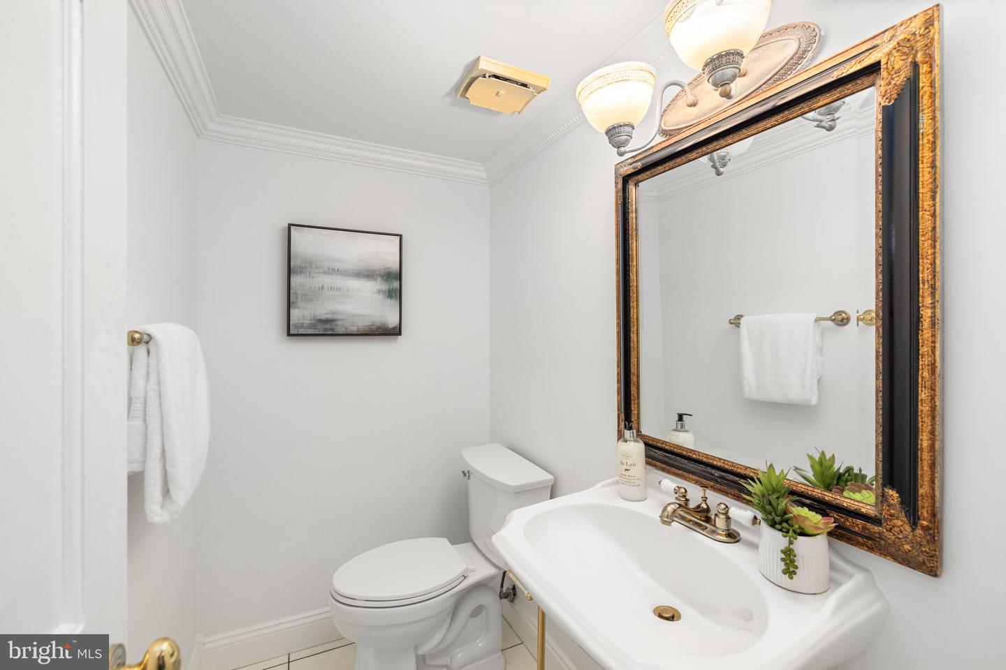 419 S COLUMBUS ST, ALEXANDRIA, Virginia 22314, 2 Bedrooms Bedrooms, ,2 BathroomsBathrooms,Residential,For sale,419 S COLUMBUS ST,VAAX2037556 MLS # VAAX2037556