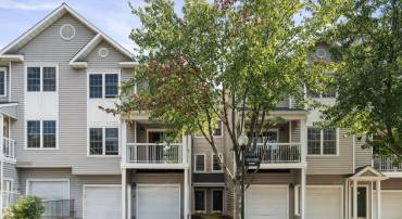 12815 FAIR BRIAR LN #12815, FAIRFAX, Virginia 22033, 2 Bedrooms Bedrooms, ,2 BathroomsBathrooms,Residential,For sale,12815 FAIR BRIAR LN #12815,VAFX2200358 MLS # VAFX2200358