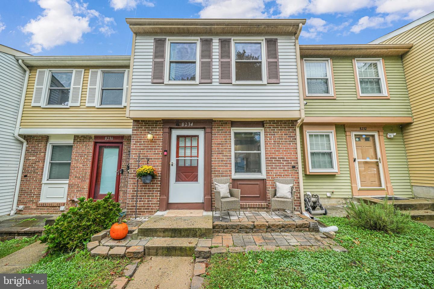 8234 CRESTMONT CIR, SPRINGFIELD, Virginia 22153, 2 Bedrooms Bedrooms, ,1 BathroomBathrooms,Residential,For sale,8234 CRESTMONT CIR,VAFX2202338 MLS # VAFX2202338