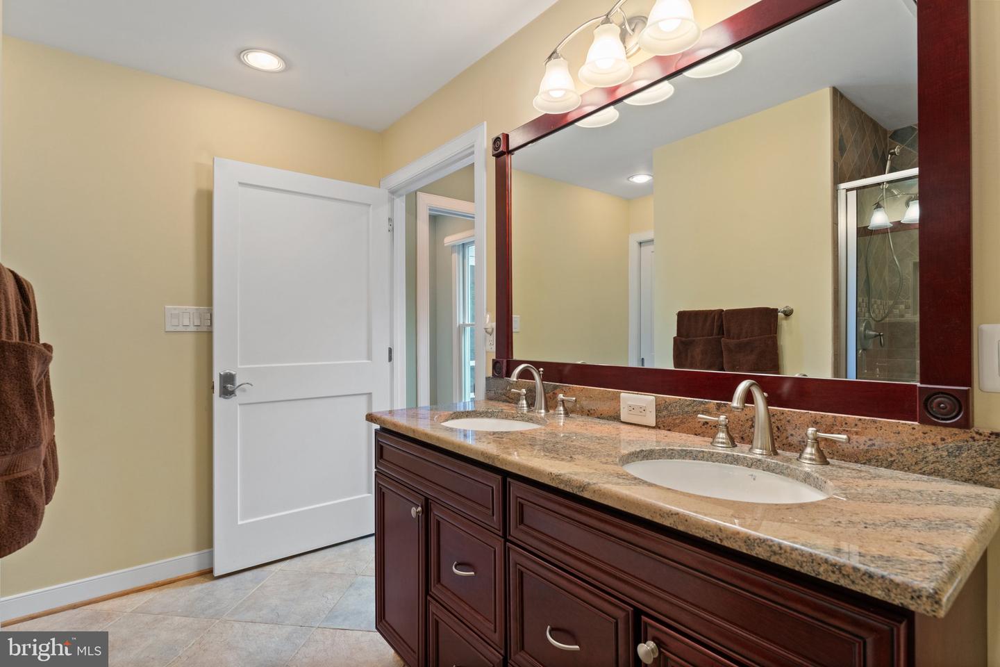 6459 OAKWOOD DR, FALLS CHURCH, Virginia 22041, 3 Bedrooms Bedrooms, ,2 BathroomsBathrooms,Residential,For sale,6459 OAKWOOD DR,VAFX2202742 MLS # VAFX2202742