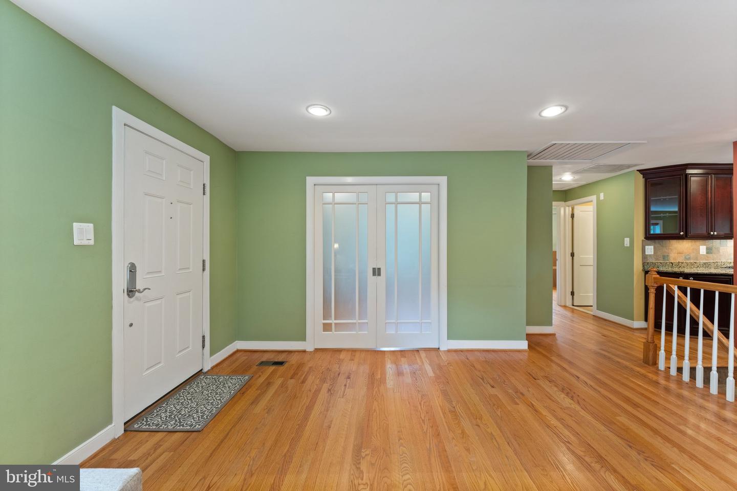 6459 OAKWOOD DR, FALLS CHURCH, Virginia 22041, 3 Bedrooms Bedrooms, ,2 BathroomsBathrooms,Residential,For sale,6459 OAKWOOD DR,VAFX2202742 MLS # VAFX2202742