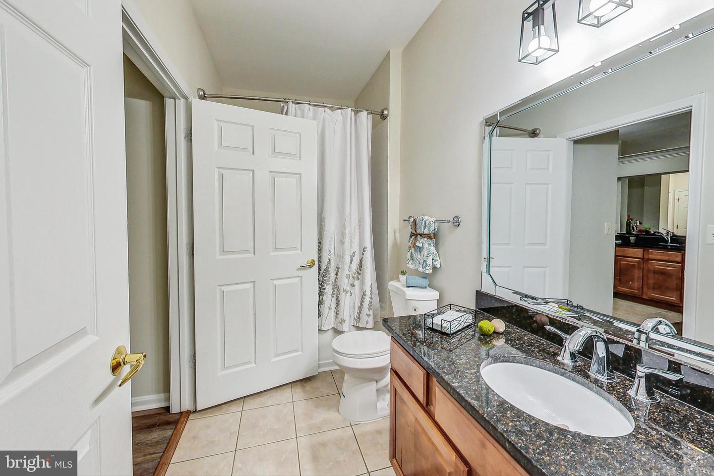 4550 STRUTFIELD LN #2111, ALEXANDRIA, Virginia 22311, 2 Bedrooms Bedrooms, ,2 BathroomsBathrooms,Residential,For sale,4550 STRUTFIELD LN #2111,VAAX2038322 MLS # VAAX2038322