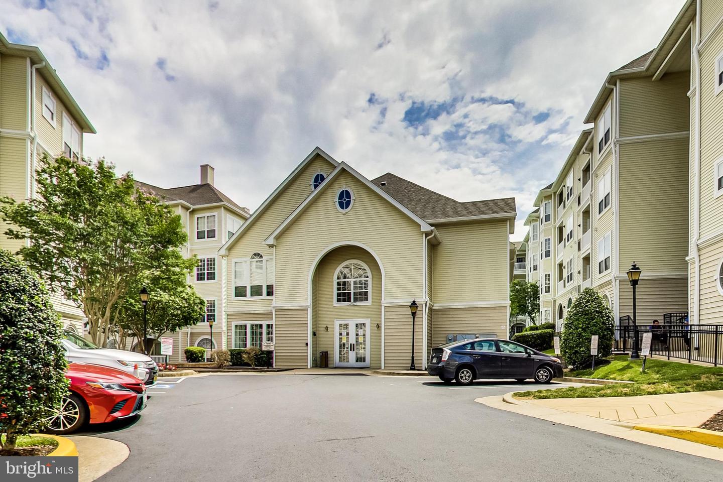 4550 STRUTFIELD LN #2111, ALEXANDRIA, Virginia 22311, 2 Bedrooms Bedrooms, ,2 BathroomsBathrooms,Residential,For sale,4550 STRUTFIELD LN #2111,VAAX2038322 MLS # VAAX2038322