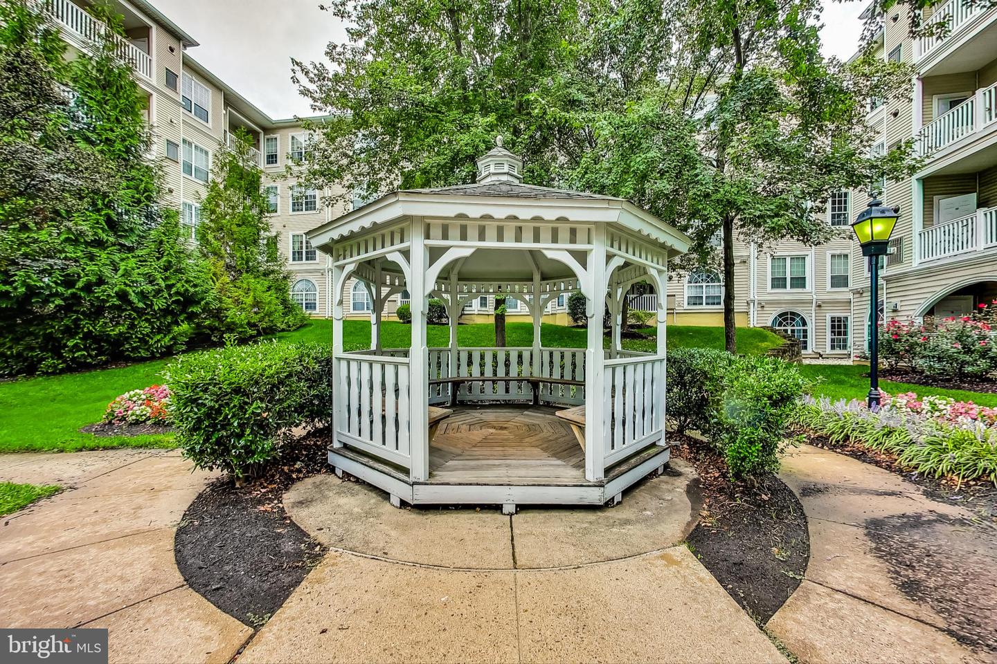 4550 STRUTFIELD LN #2111, ALEXANDRIA, Virginia 22311, 2 Bedrooms Bedrooms, ,2 BathroomsBathrooms,Residential,For sale,4550 STRUTFIELD LN #2111,VAAX2038322 MLS # VAAX2038322