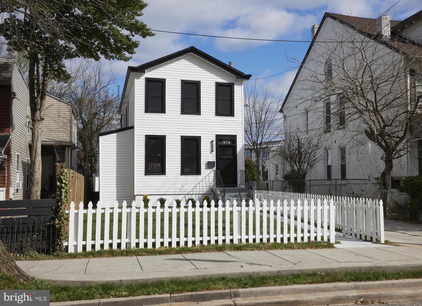 919 HAMILTON ST NW, WASHINGTON, District Of Columbia 20011, 4 Bedrooms Bedrooms, ,3 BathroomsBathrooms,Residential,For sale,919 HAMILTON ST NW,DCDC2161378 MLS # DCDC2161378