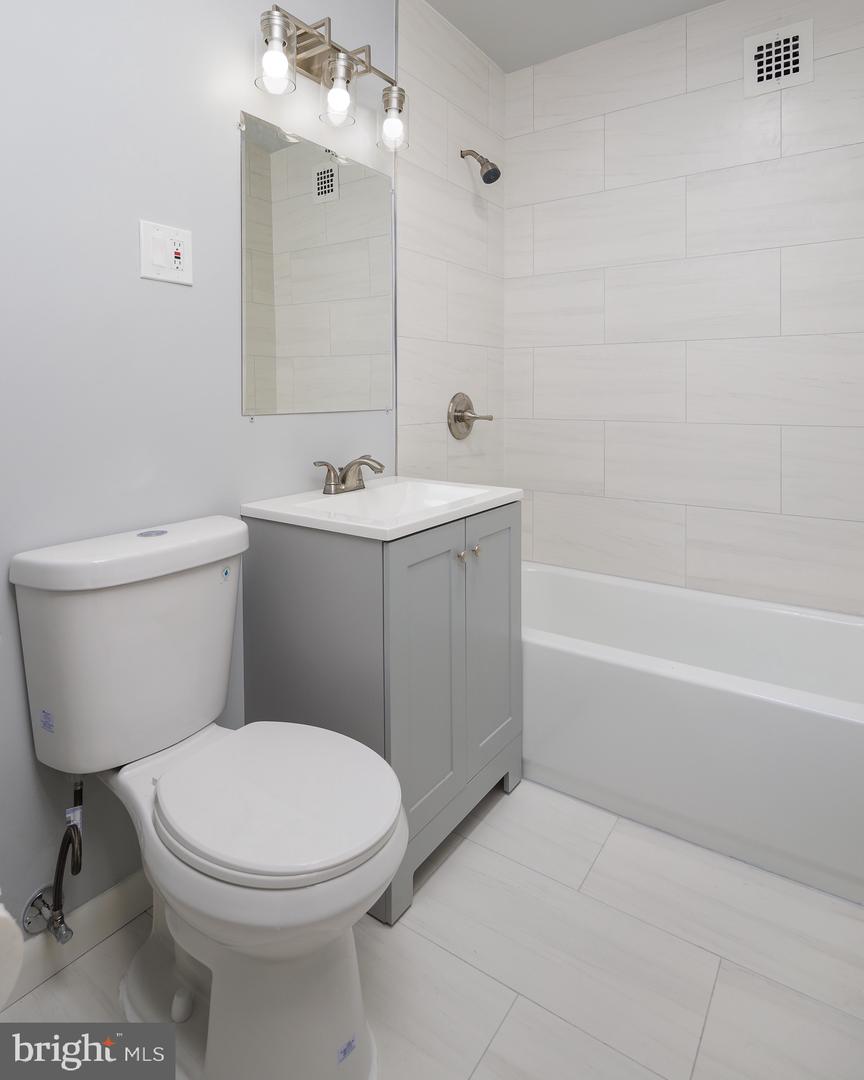 3000 SPOUT RUN PKWY #A201, ARLINGTON, Virginia 22201, 2 Bedrooms Bedrooms, ,1 BathroomBathrooms,Residential,For sale,3000 SPOUT RUN PKWY #A201,VAAR2049132 MLS # VAAR2049132