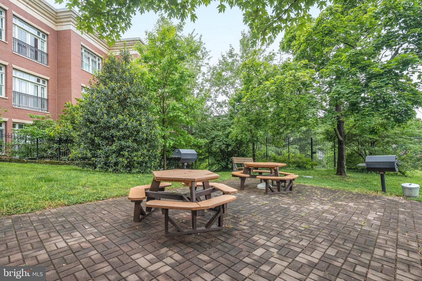 3000 SPOUT RUN PKWY #A201, ARLINGTON, Virginia 22201, 2 Bedrooms Bedrooms, ,1 BathroomBathrooms,Residential,For sale,3000 SPOUT RUN PKWY #A201,VAAR2049132 MLS # VAAR2049132