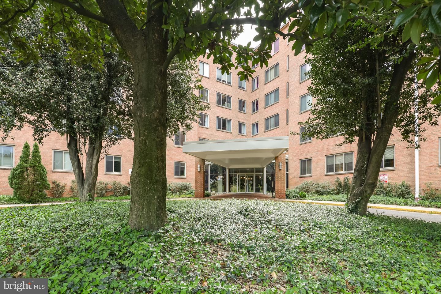 3000 SPOUT RUN PKWY #A201, ARLINGTON, Virginia 22201, 2 Bedrooms Bedrooms, ,1 BathroomBathrooms,Residential,For sale,3000 SPOUT RUN PKWY #A201,VAAR2049132 MLS # VAAR2049132