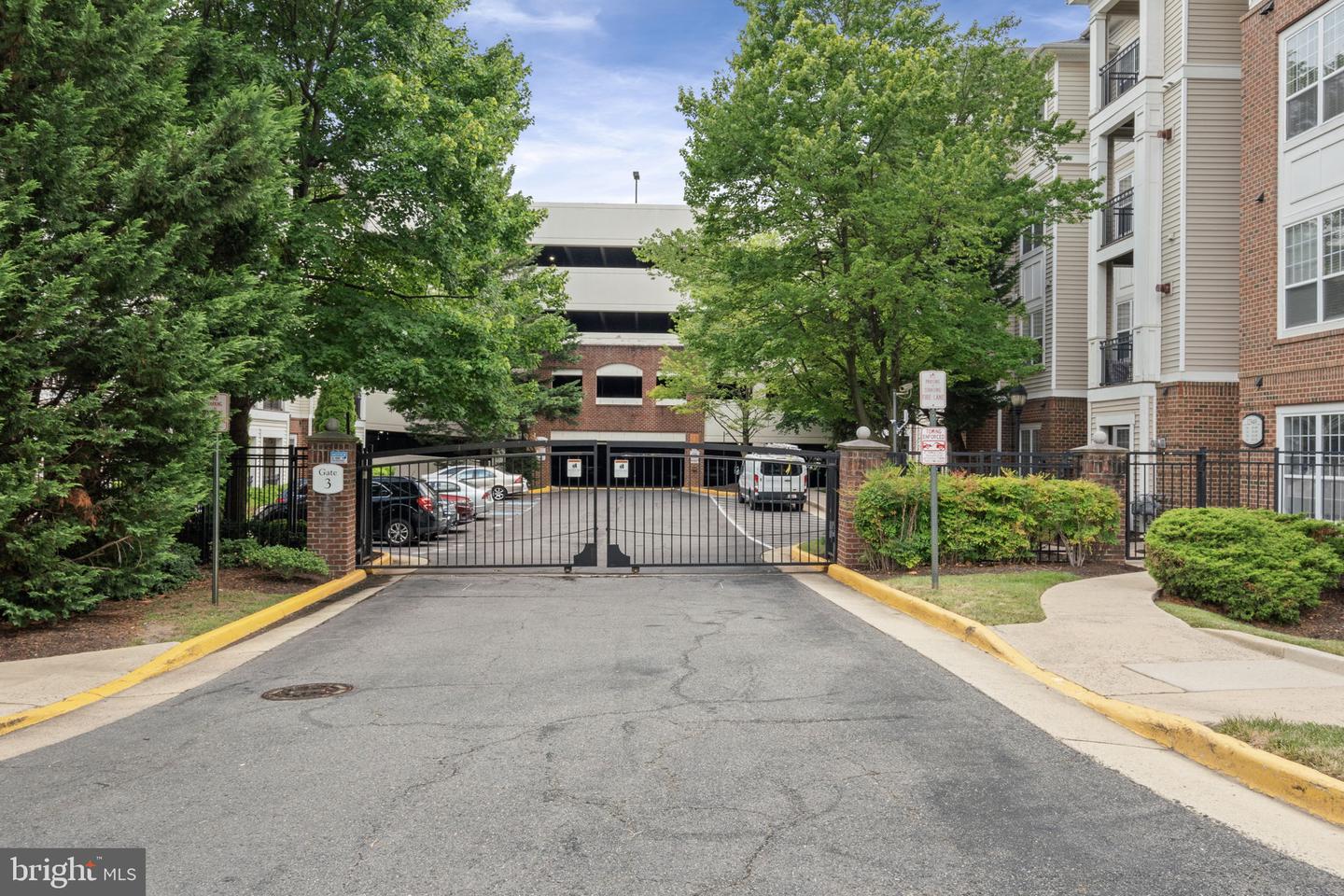 12945 CENTRE PARK CIR #407, HERNDON, Virginia 20171, 1 Bedroom Bedrooms, ,1 BathroomBathrooms,Residential,For sale,12945 CENTRE PARK CIR #407,VAFX2203876 MLS # VAFX2203876