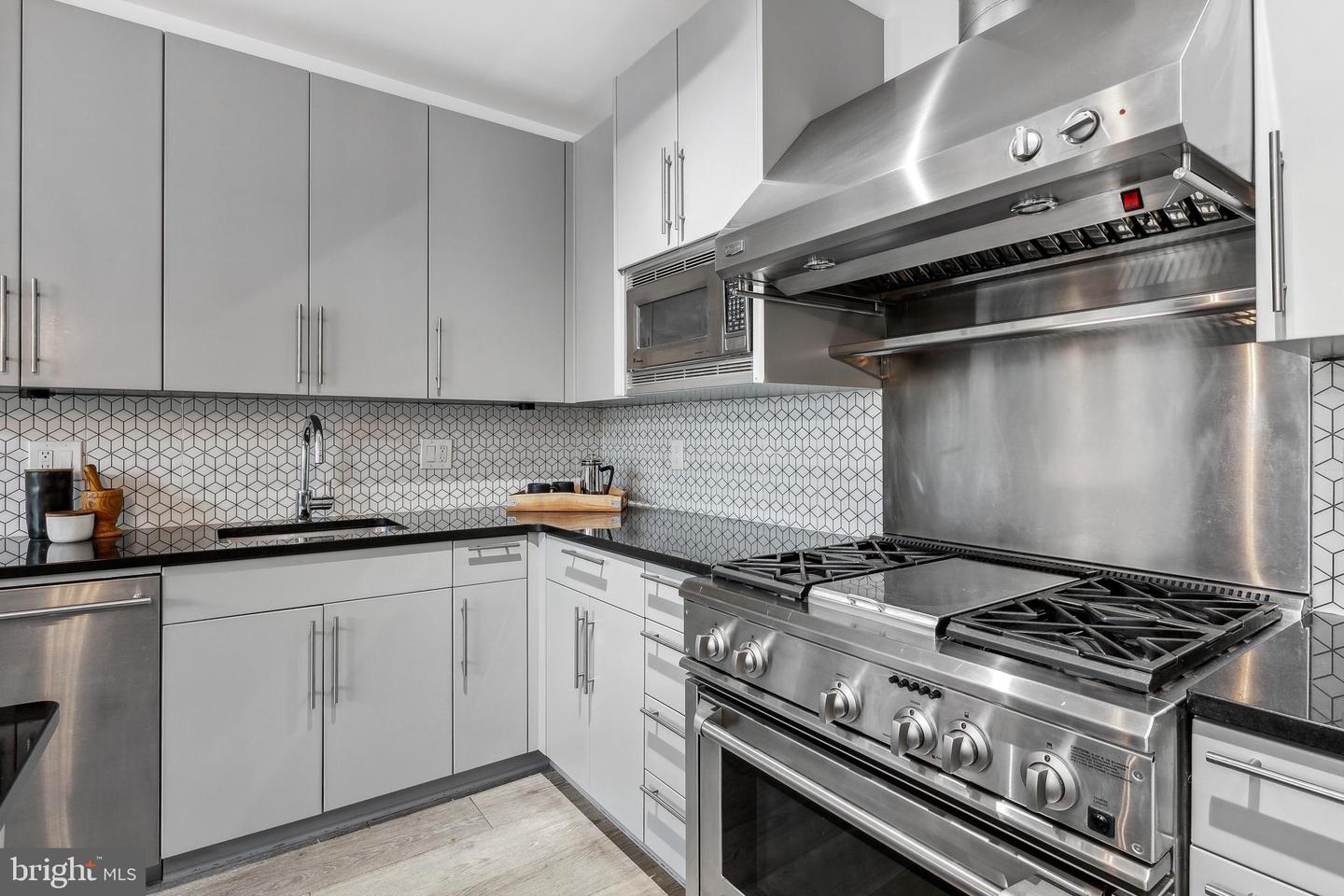 2125 14TH ST NW #327W, WASHINGTON, District Of Columbia 20009, 2 Bedrooms Bedrooms, 5 Rooms Rooms,2 BathroomsBathrooms,Residential,For sale,2125 14TH ST NW #327W,DCDC2147962 MLS # DCDC2147962