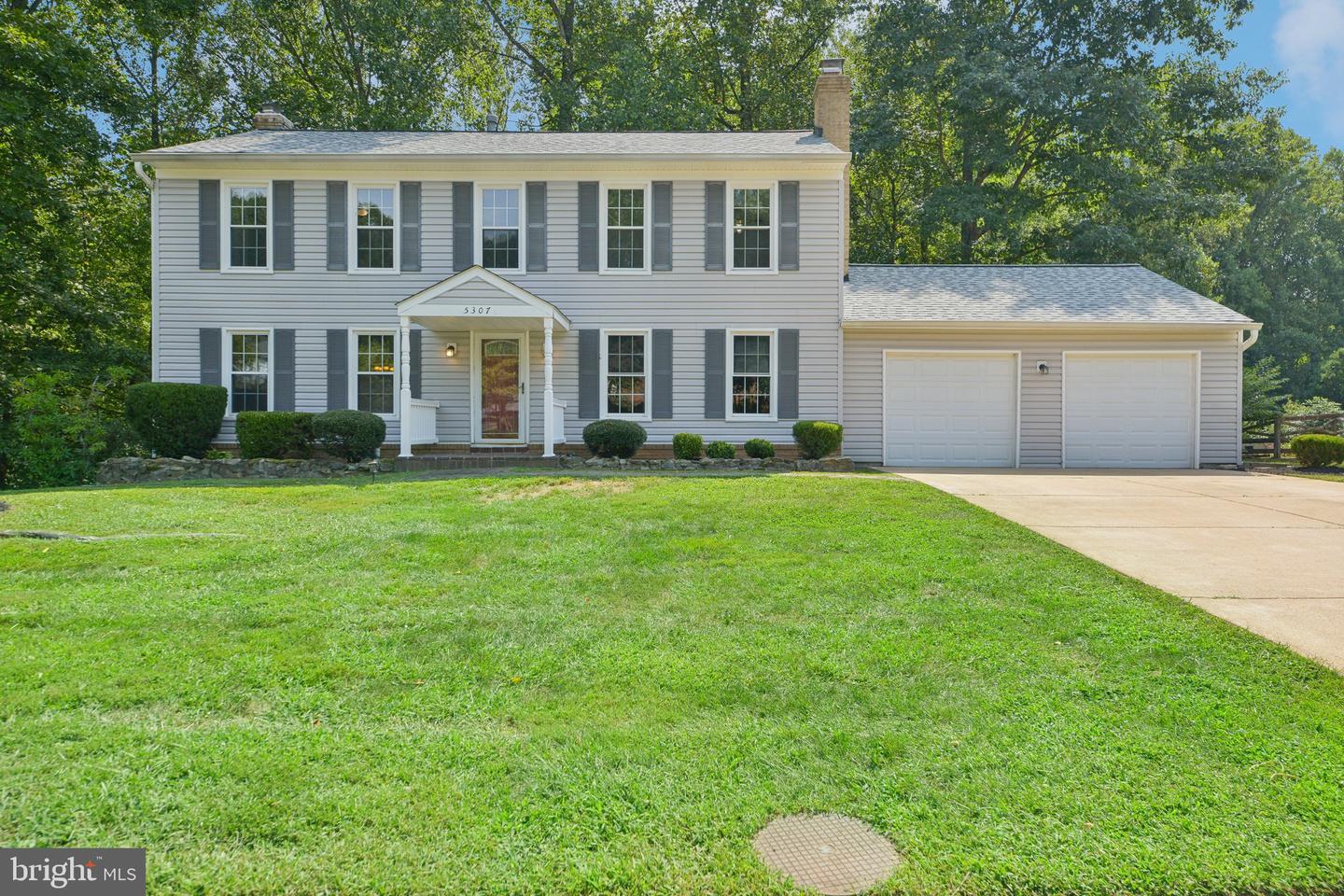 5307 HAMPTON FOREST WAY, FAIRFAX, Virginia 22030, 4 Bedrooms Bedrooms, ,3 BathroomsBathrooms,Residential,For sale,5307 HAMPTON FOREST WAY,VAFX2195446 MLS # VAFX2195446