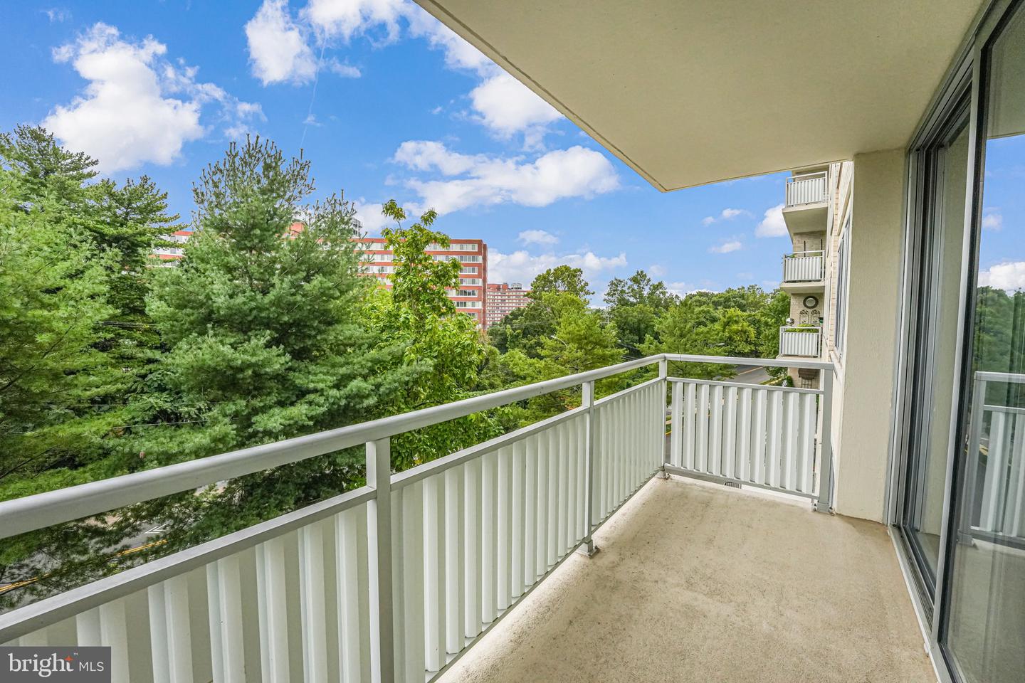 1301 S ARLINGTON RIDGE RD S #302, ARLINGTON, Virginia 22202, 1 Bedroom Bedrooms, 3 Rooms Rooms,1 BathroomBathrooms,Residential,For sale,1301 S ARLINGTON RIDGE RD S #302,VAAR2048478 MLS # VAAR2048478