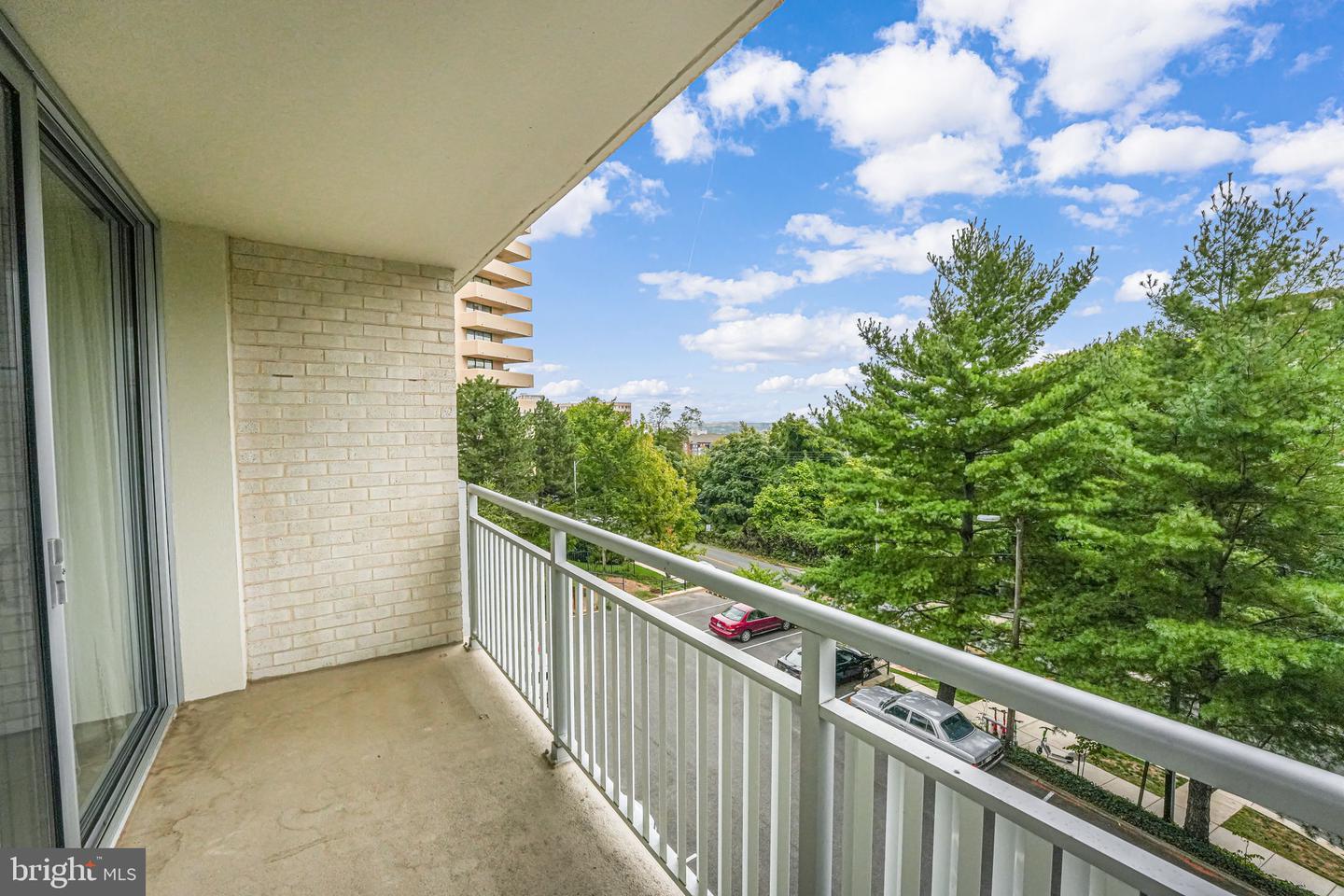 1301 S ARLINGTON RIDGE RD S #302, ARLINGTON, Virginia 22202, 1 Bedroom Bedrooms, 3 Rooms Rooms,1 BathroomBathrooms,Residential,For sale,1301 S ARLINGTON RIDGE RD S #302,VAAR2048478 MLS # VAAR2048478