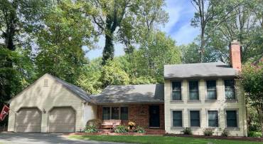 5917 NEW ENGLAND WOODS DR, BURKE, Virginia 22015, 4 Bedrooms Bedrooms, ,3 BathroomsBathrooms,Residential,For sale,5917 NEW ENGLAND WOODS DR,VAFX2202992 MLS # VAFX2202992