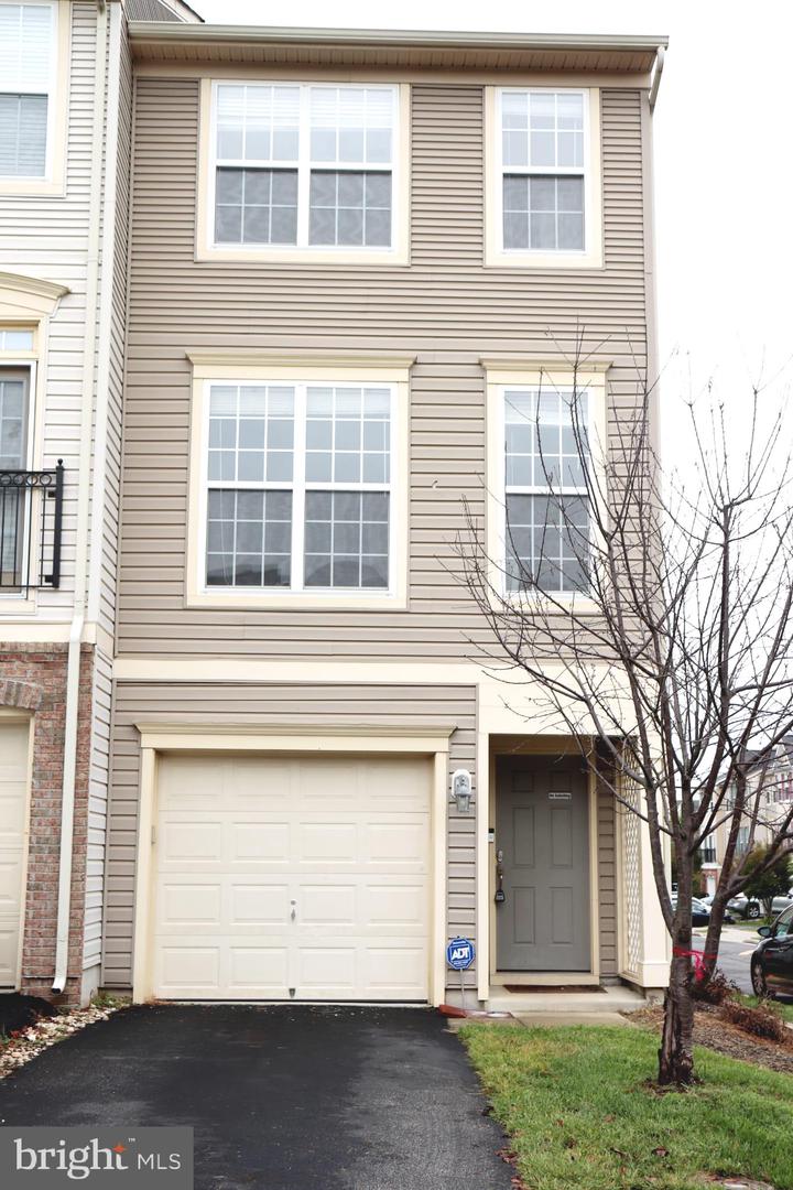 15640 JOHN DISKIN CIR, WOODBRIDGE, Virginia 22191, 3 Bedrooms Bedrooms, ,3 BathroomsBathrooms,Residential,For sale,15640 JOHN DISKIN CIR,VAPW2080052 MLS # VAPW2080052