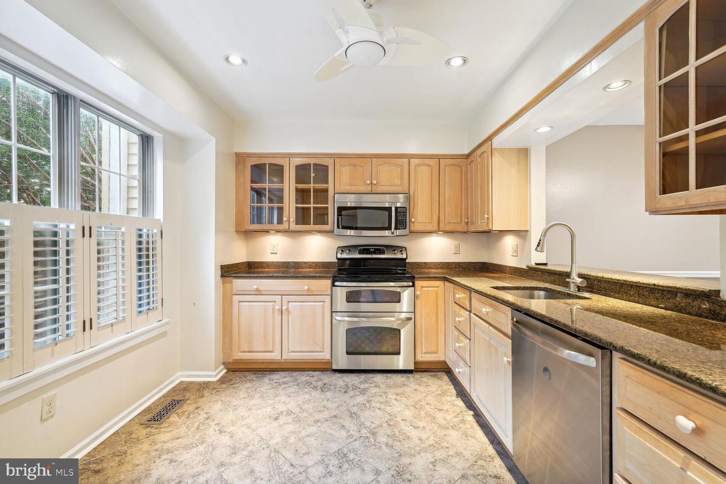 6614 MEDINAH LN, ALEXANDRIA, Virginia 22312, 2 Bedrooms Bedrooms, ,3 BathroomsBathrooms,Residential,For sale,6614 MEDINAH LN,VAFX2203718 MLS # VAFX2203718