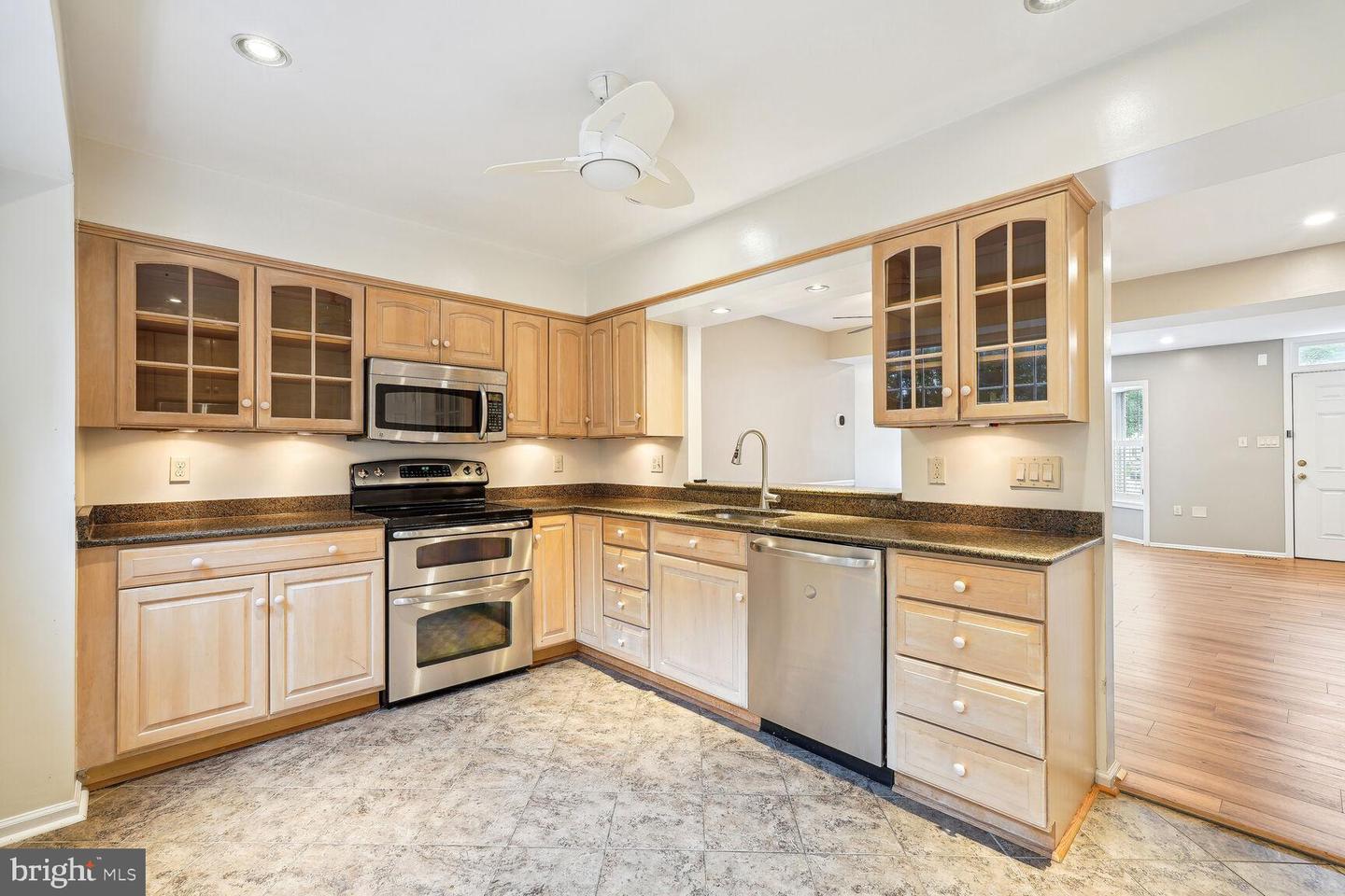 6614 MEDINAH LN, ALEXANDRIA, Virginia 22312, 2 Bedrooms Bedrooms, ,3 BathroomsBathrooms,Residential,For sale,6614 MEDINAH LN,VAFX2203718 MLS # VAFX2203718