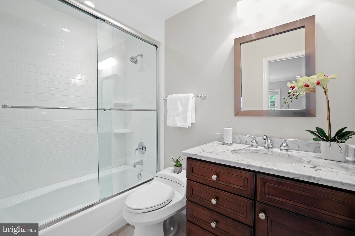 1062 N ROYAL ST, ALEXANDRIA, Virginia 22314, 2 Bedrooms Bedrooms, ,2 BathroomsBathrooms,Residential,For sale,1062 N ROYAL ST,VAAX2038406 MLS # VAAX2038406